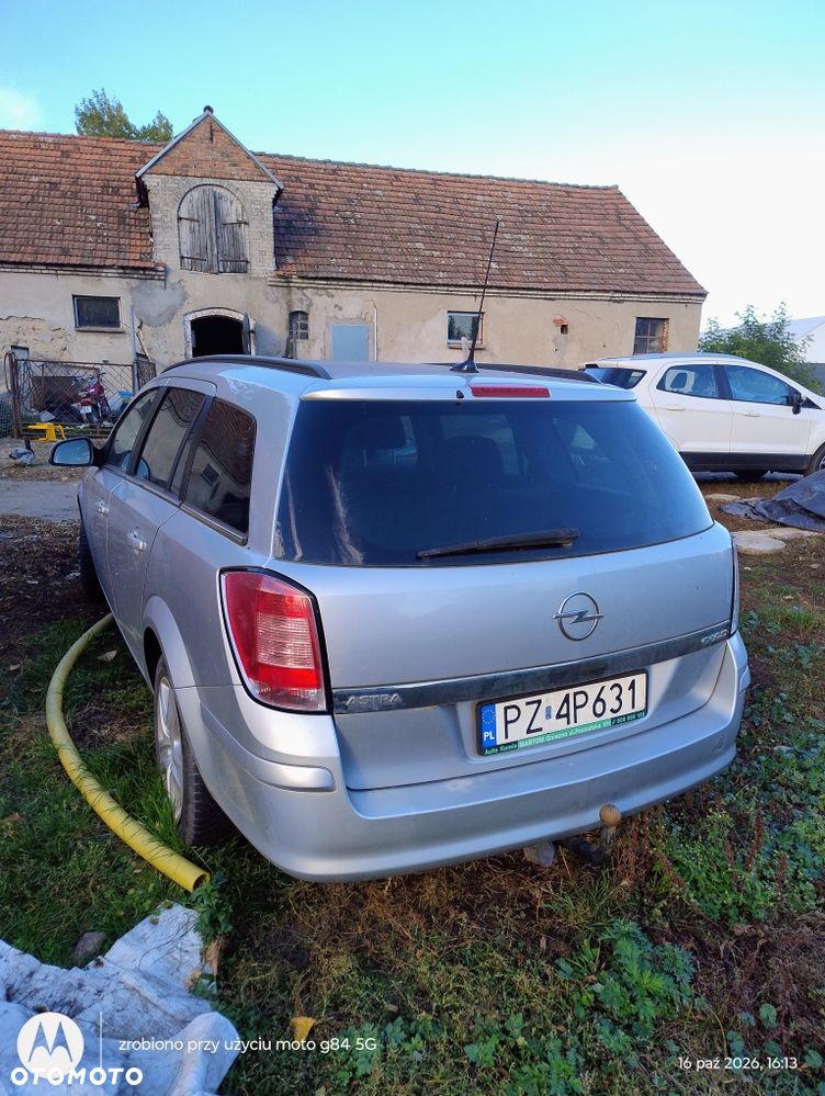 Opel Astra 2010 photo 3