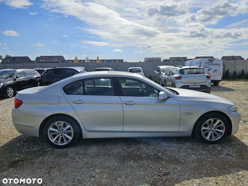 BMW Seria 5 528i xDrive Luxury Line - 7