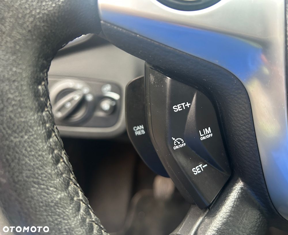 Ford Kuga 2.0 TDCi 2x4 Titanium - 18