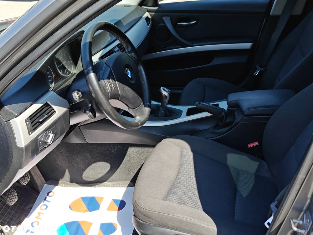 BMW Seria 3 318d Edition Exclusive - 10