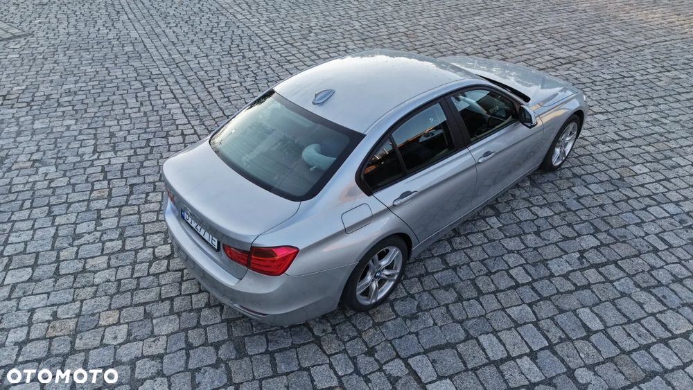 BMW Seria 3 ver-318d - 22