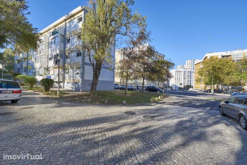 Lindo Studio Novo T1 junto padaria portuguesa e metro - Grande imagem: 2/14