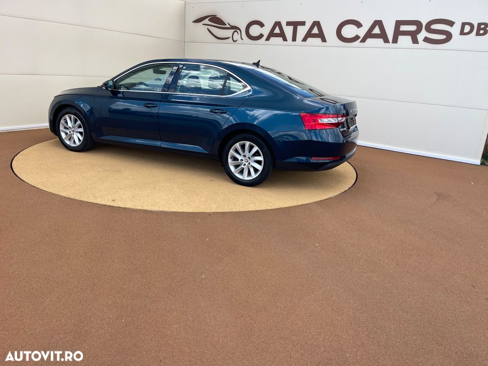 Skoda Superb 2.0 TDI DSG Premium Edition - 9