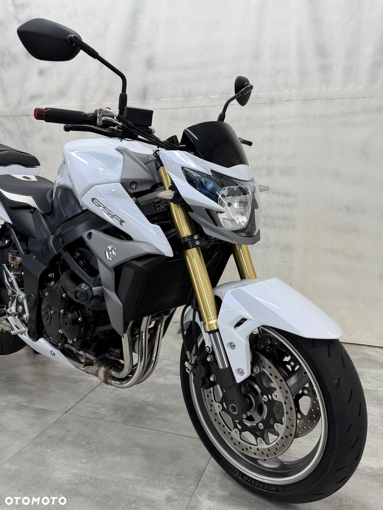 Suzuki GSR - 22