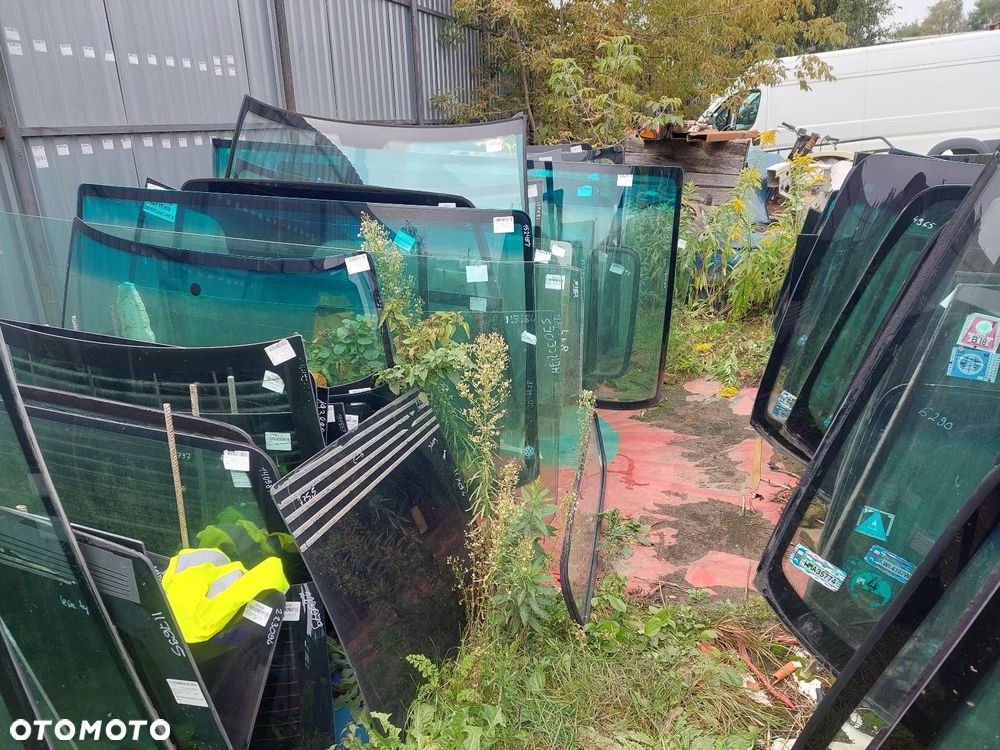 SZYBA KAROSERYJNA LEWY TYŁ VOLKSWAGEN TRANSPORTER T4 VW T4 - 5