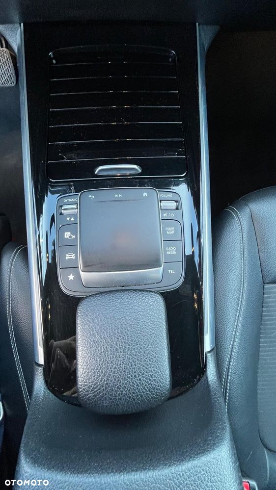 Mercedes-Benz GLB 200 Progressive 7G-DCT - 33