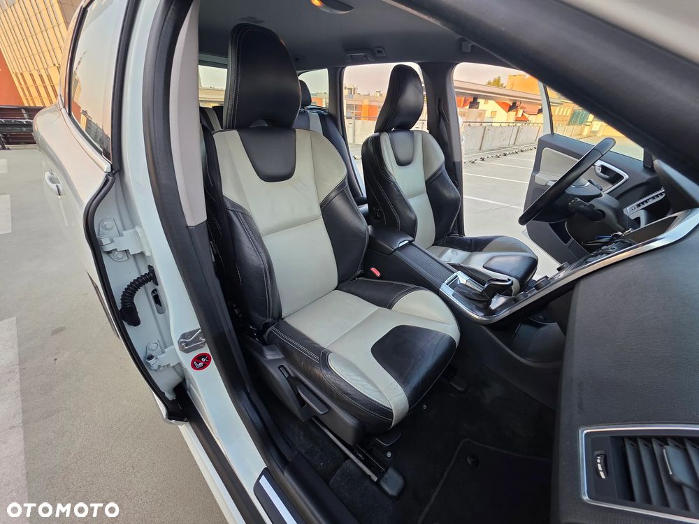 Volvo XC 60 D4 Geartronic Summum - 21