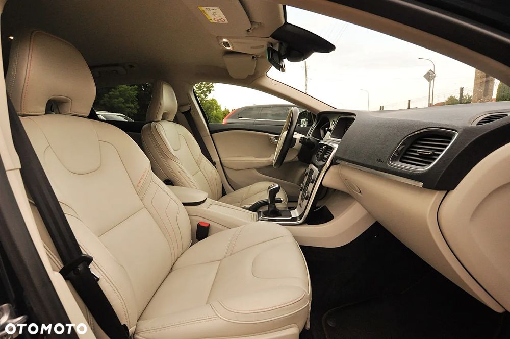 Volvo V40 T3 Ocean Race - 22