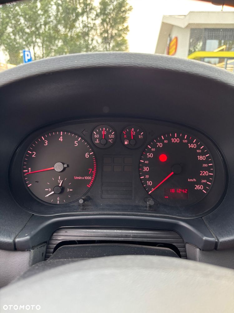 Audi A3 3-drzwiowe 1.8 Ambiente - 8