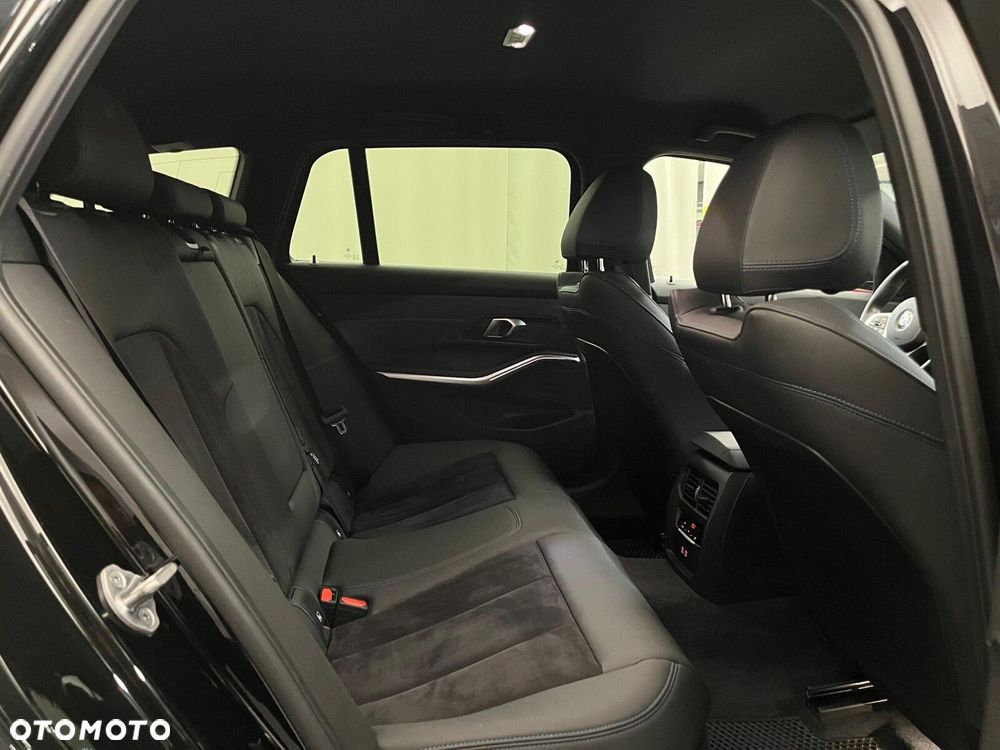 BMW Seria 3 320d xDrive mHEV M Sport - 38