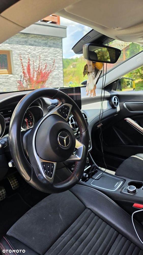 Mercedes-Benz CLA 220 4-Matic AMG Line - 5