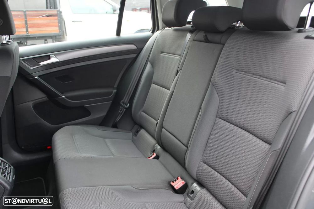 VW Golf Variant 1.6 TDi Confortline - 15