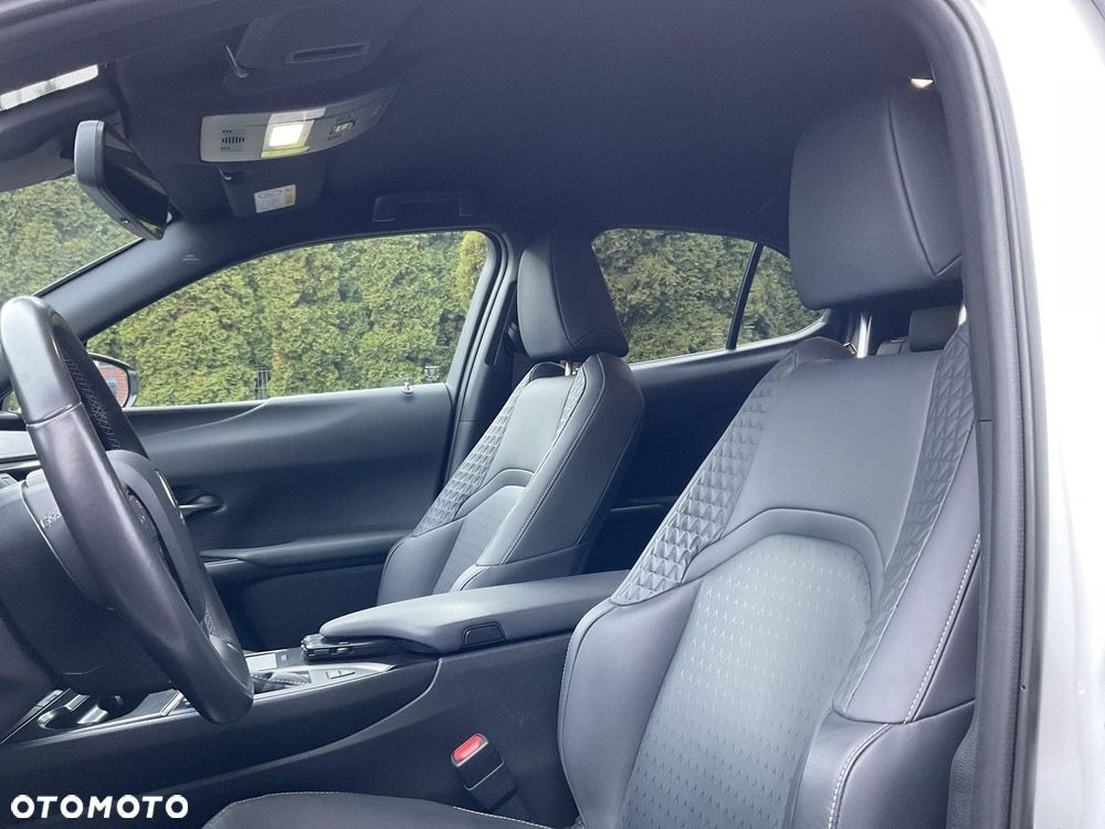 Lexus UX - 34