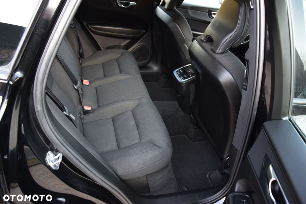 Volvo XC 60 B4 D AWD Geartronic Momentum - 14