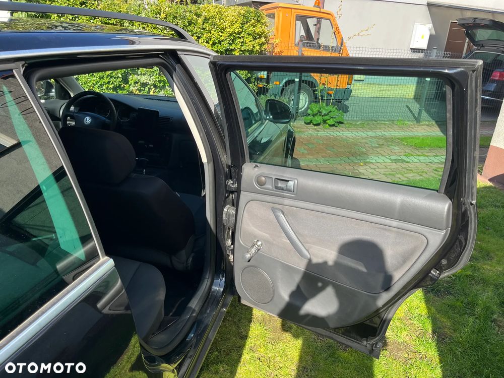 Volkswagen Passat 1.9 TDI Highline - 24