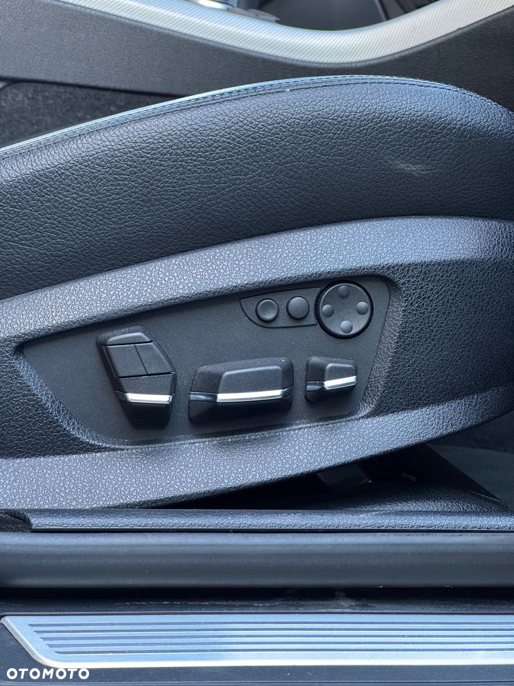 BMW Seria 5 530d xDrive - 14