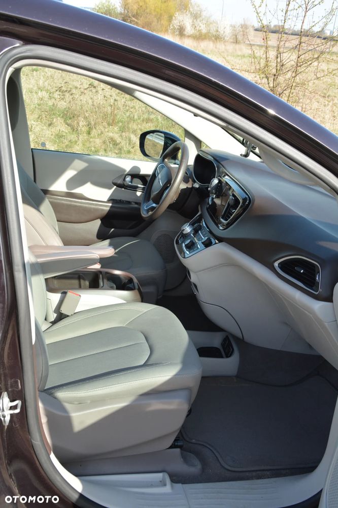 Chrysler Pacifica - 20