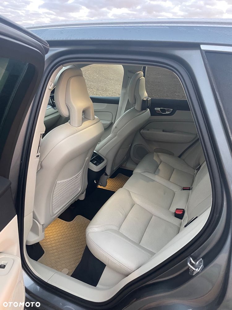 Volvo XC 60 D5 AWD Inscription - 12