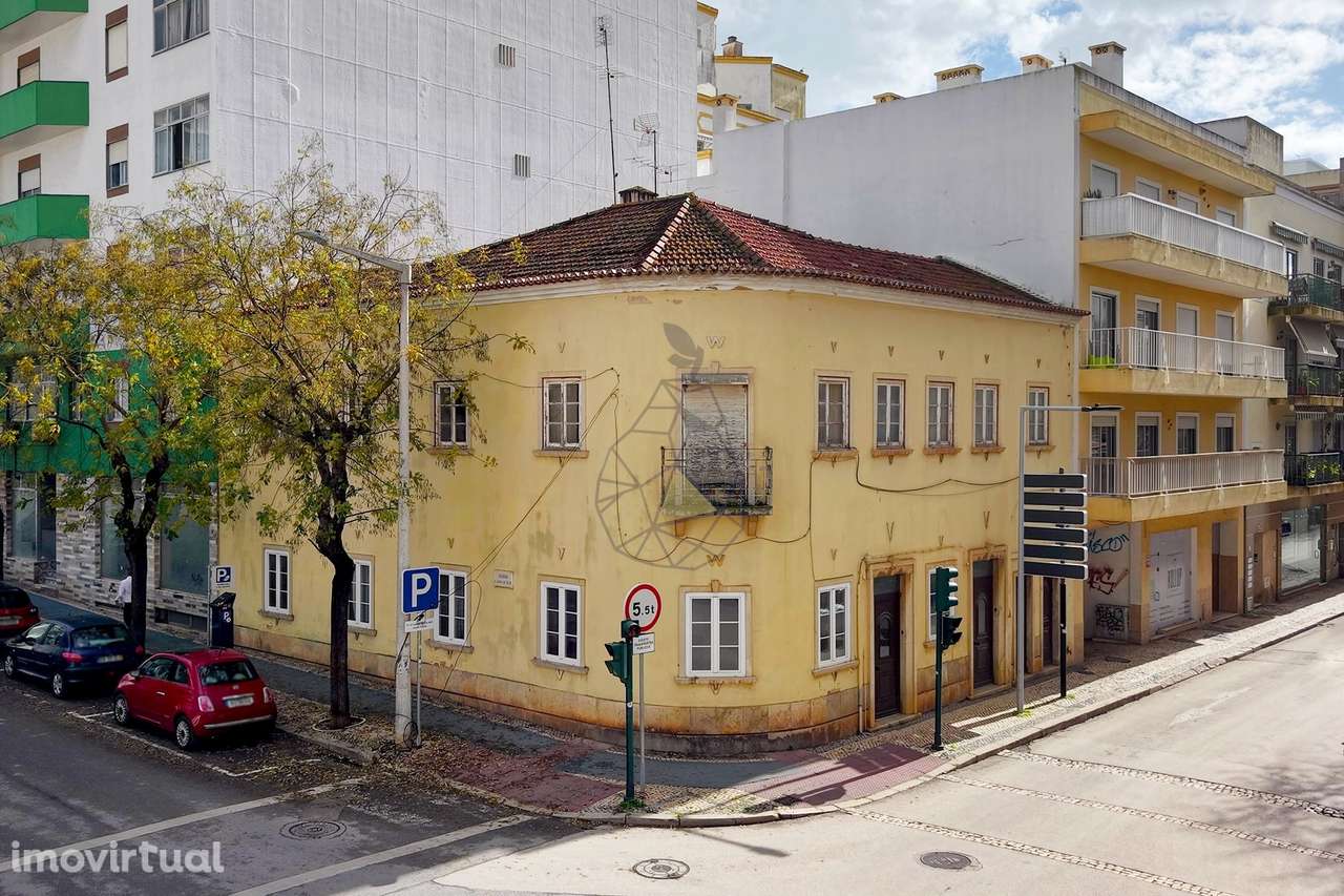 Oportunidade Única de Investimento: Prédio de Charme no Coração de Por - Grande imagem: 2/44