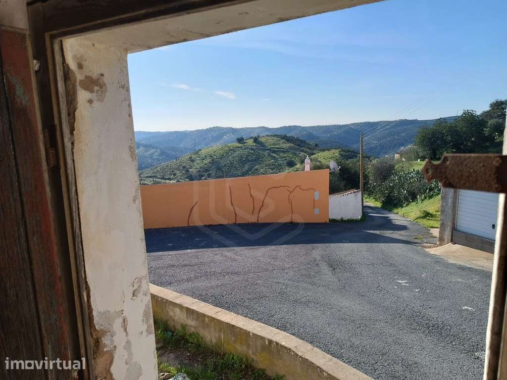 Ruínas para construção de 2 moradias na localidade de Tenência, em ... - Grande imagem: 3/13