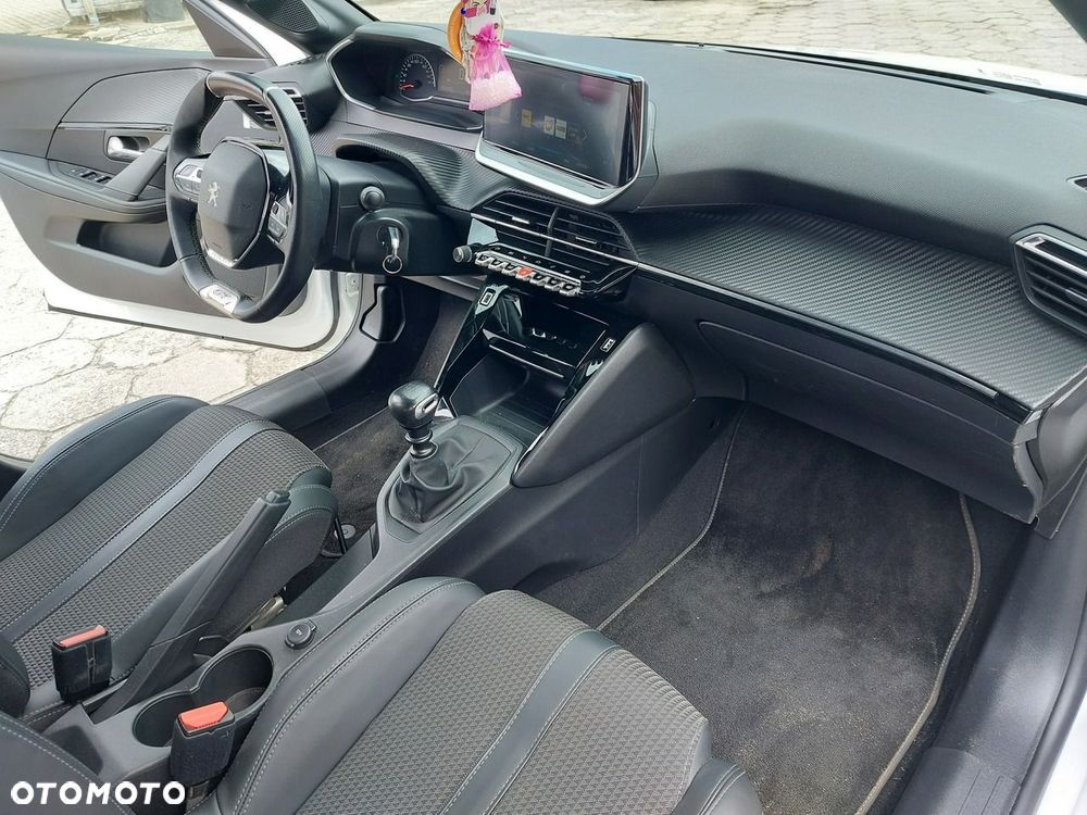 Peugeot 208 - 16