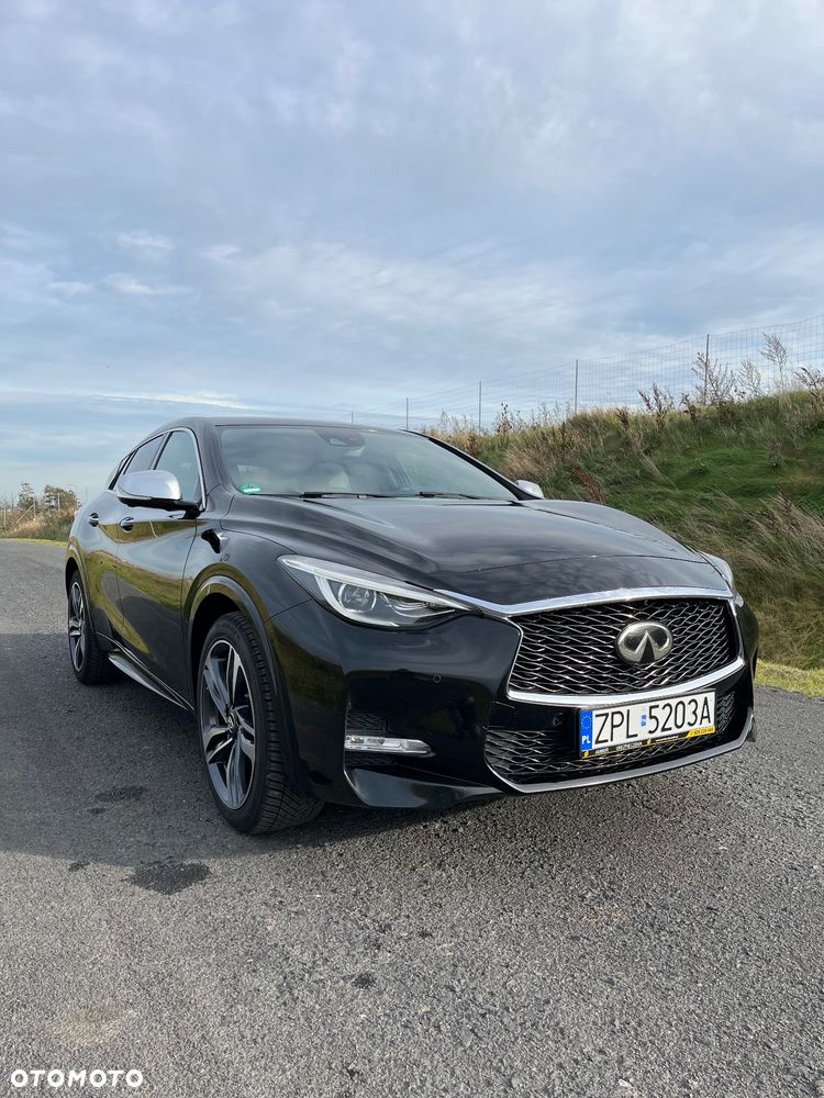 Infiniti Q30 1.6t DCT Sport City Black - 1