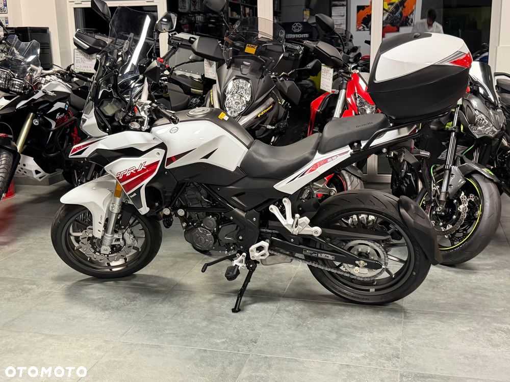 Benelli TRK 251 - 26