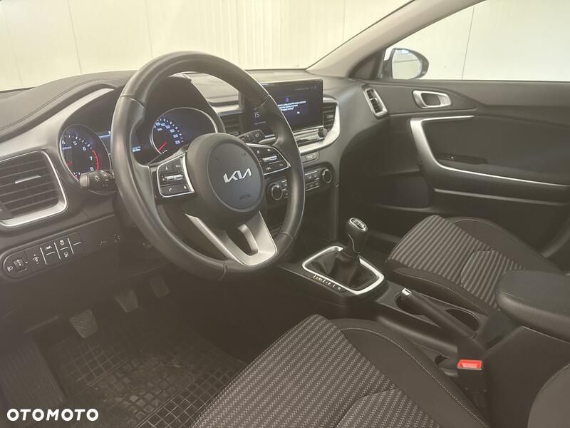 Kia Ceed 1.5 T-GDI M - 10