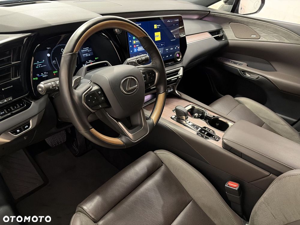 Lexus RX 450h+ Omotenashi - 10