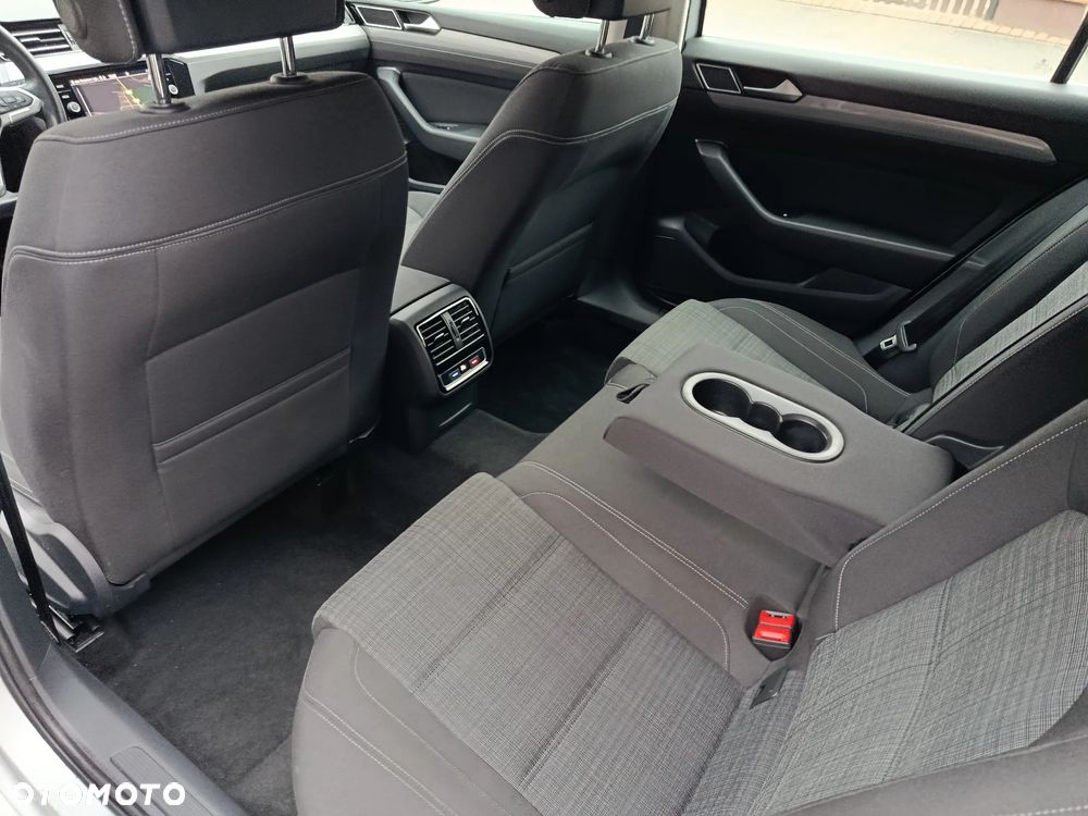 Volkswagen Passat 2.0 TDI SCR DSG - 15