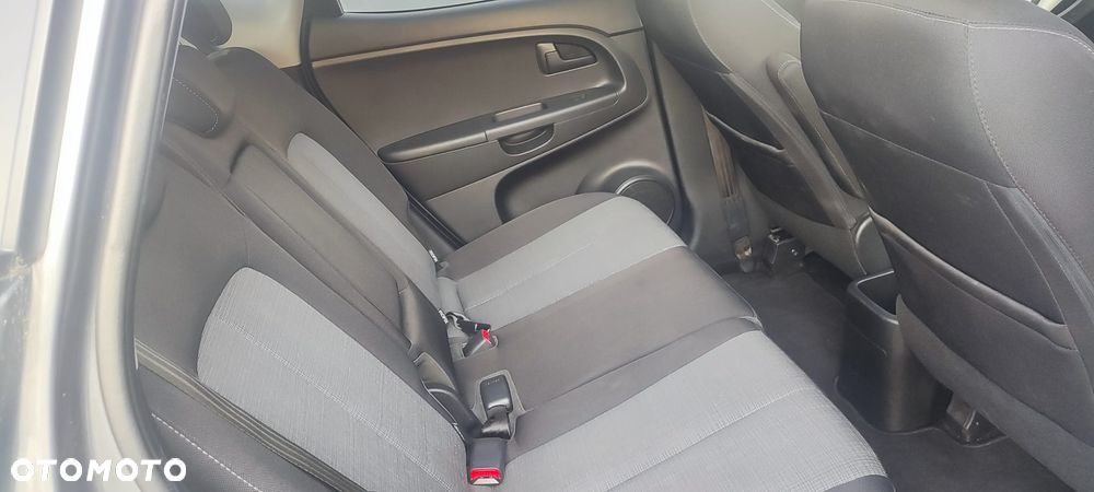 Kia Venga - 33