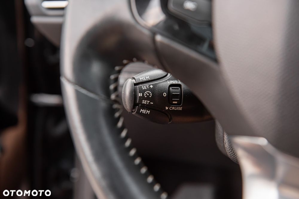 Peugeot 308 1.2 PureTech Allure S&S - 18