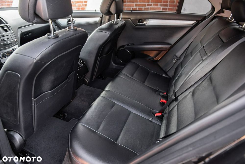 Mercedes-Benz Klasa C 350 CDI DPF 7G-TRONIC BlueEFFICIENCY Avantgarde - 7