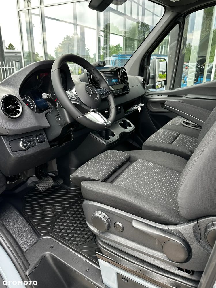 Mercedes-Benz Sprinter - 21