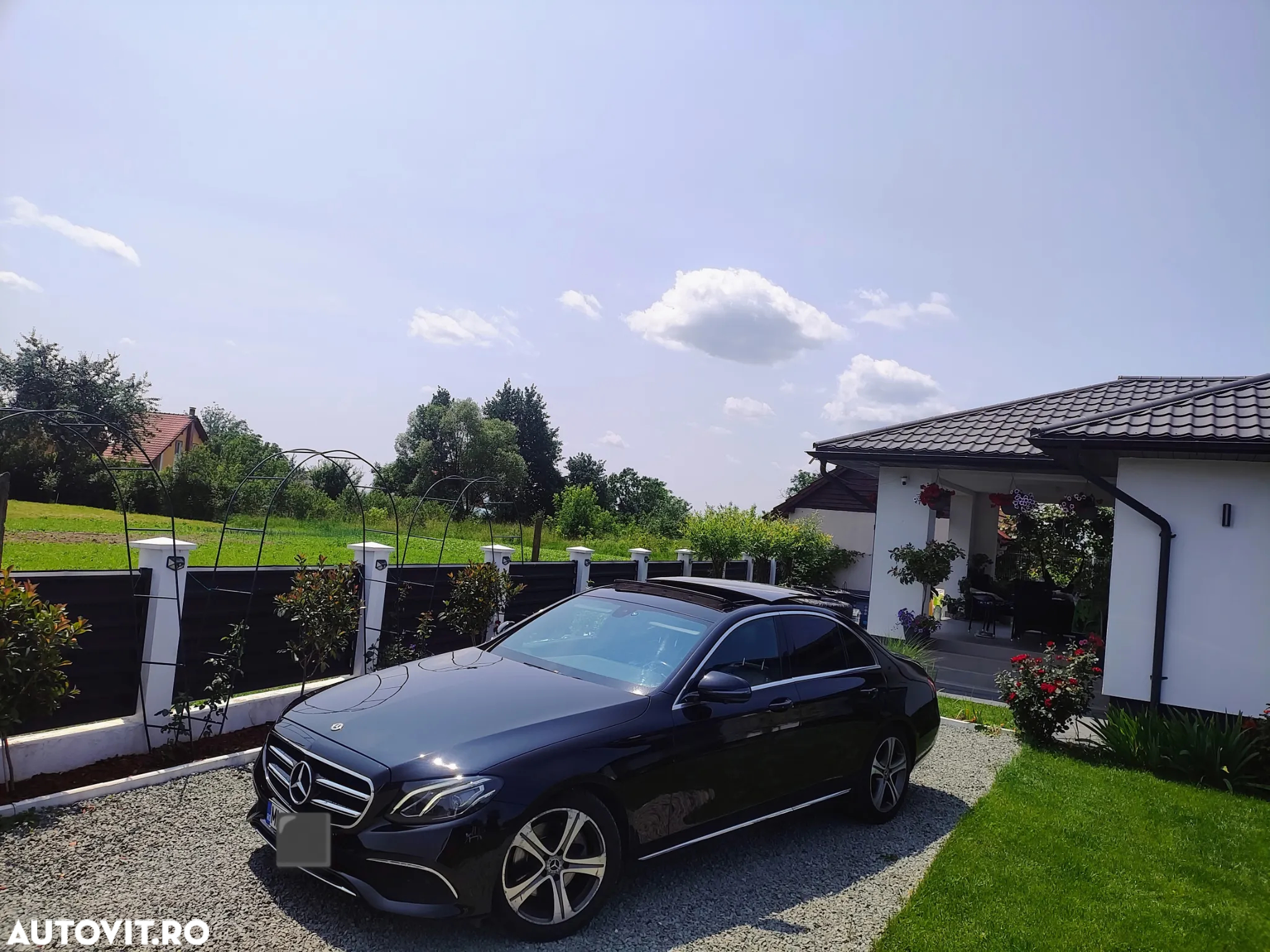 Mercedes-Benz E 220 d T 9G-TRONIC Avantgarde - 4
