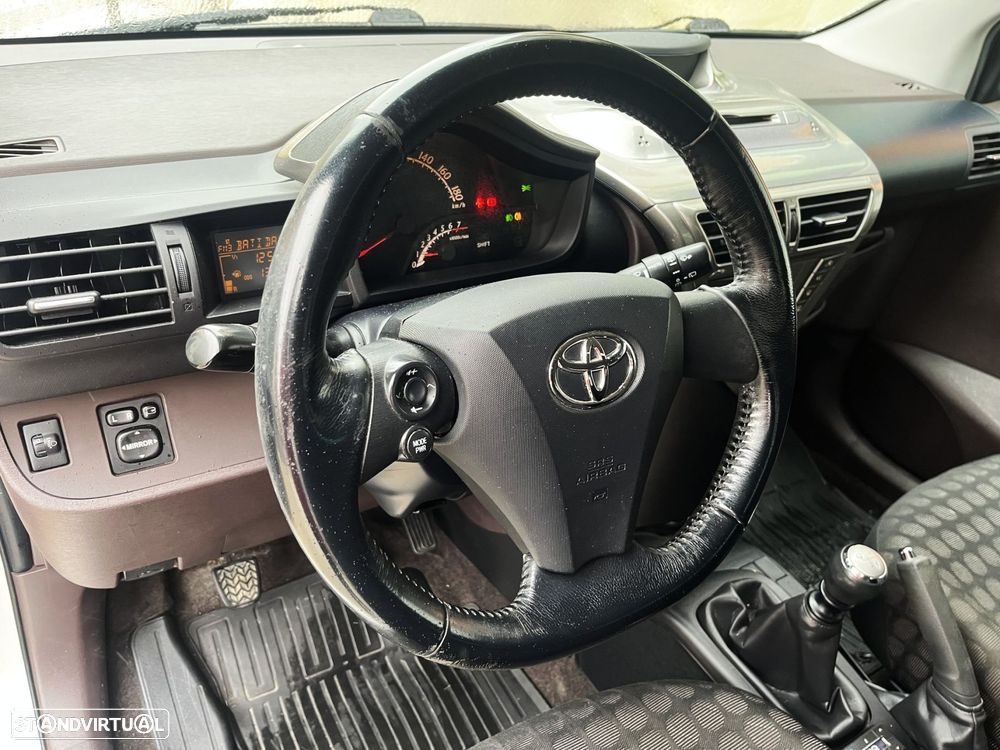 Toyota iQ 1.0 VVT-i 2 EP - 12