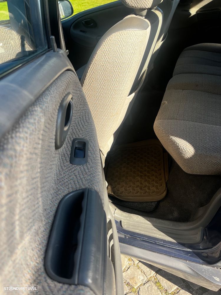 Suzuki Grand Vitara Metal Top 2.0 TDi - 12