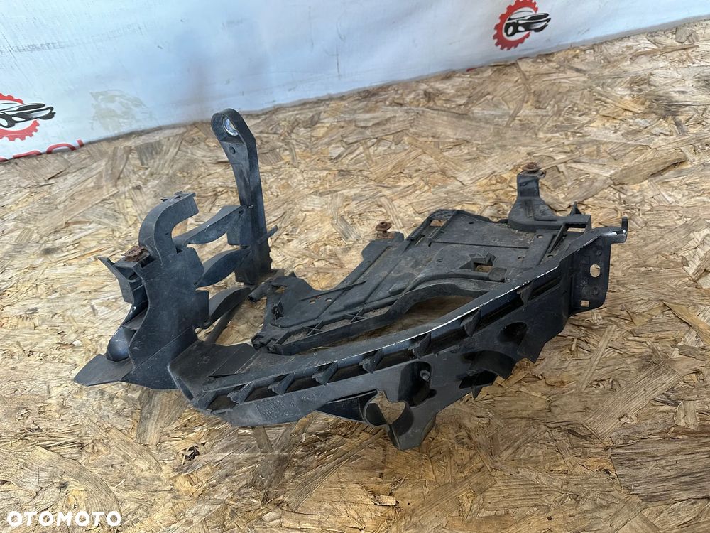 ŚLIZG MOCOWANIE LAMPY LEWE AUDI A4 B8 8K0805607L