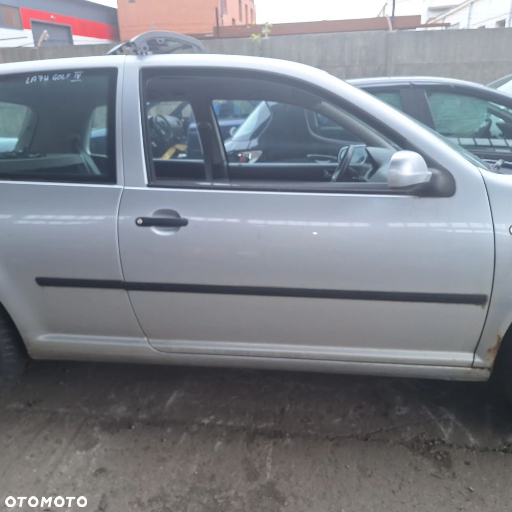 DRZWI PRAWE PRZOD GOLF IV 3D LA7W - 1