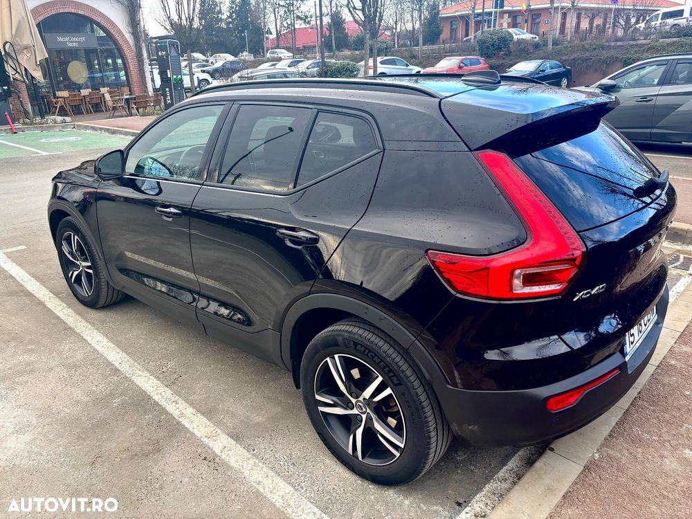 Volvo XC 40 B4 AT8 AWD Mild Hybrid R-Design - 3