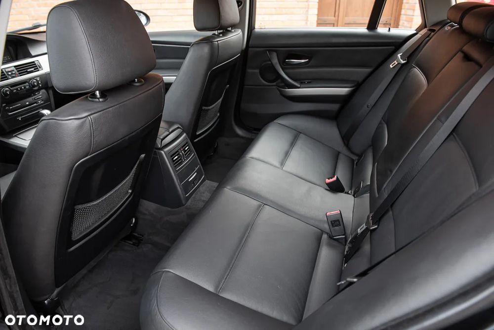 BMW Seria 3 330i - 24