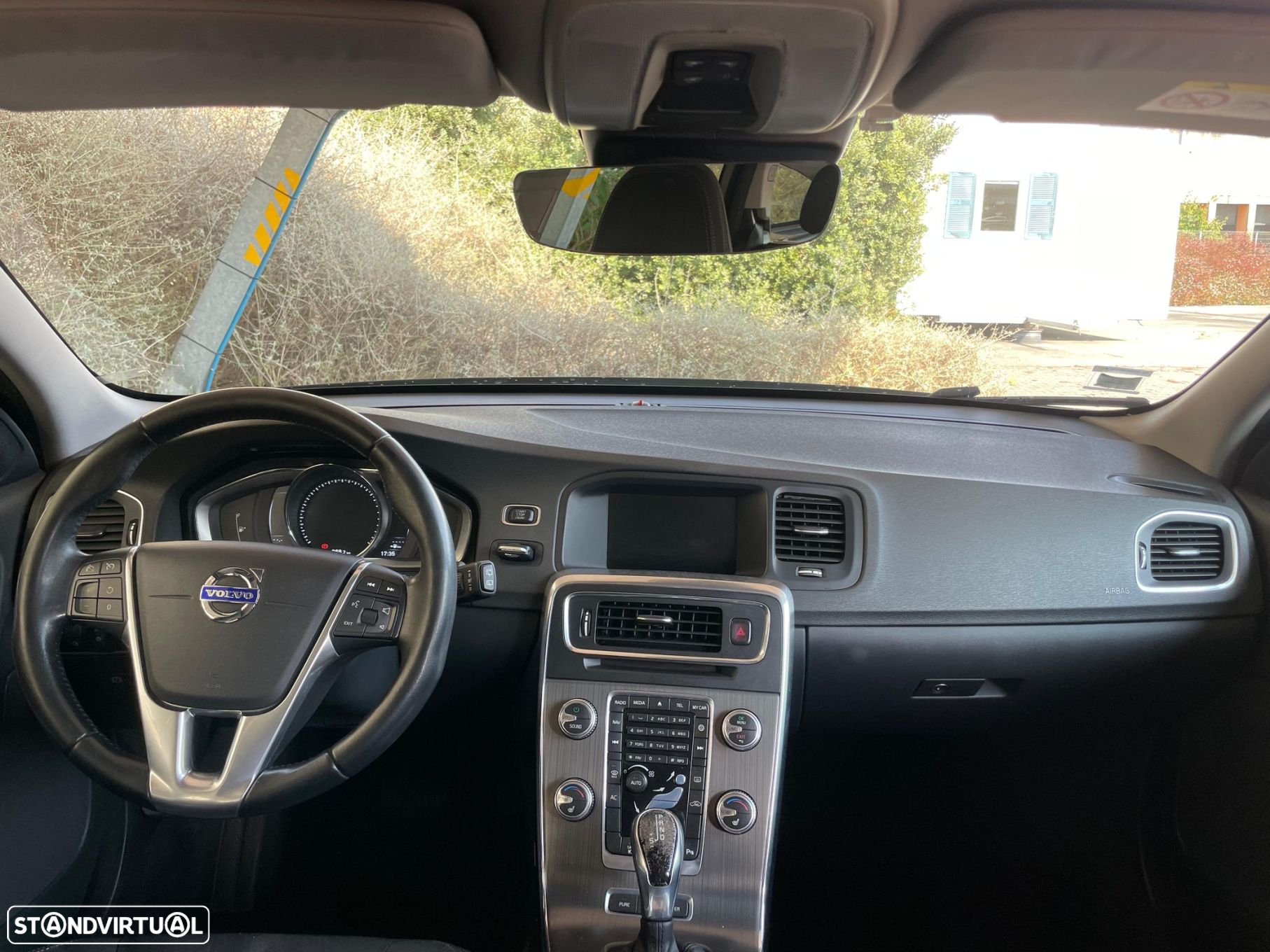 Volvo V60 2.4 D6 Momentum AWD Phev - 14