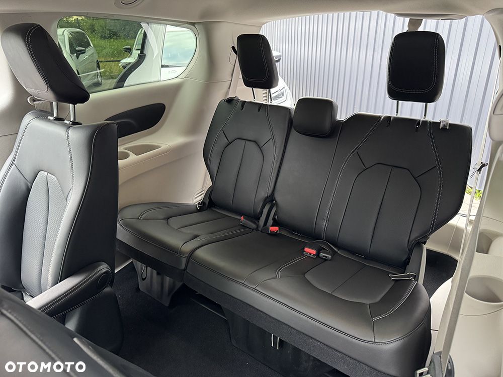 Chrysler Pacifica - 10