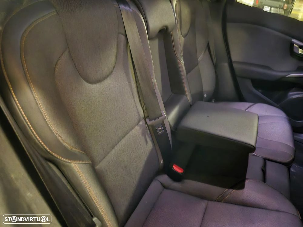 Volvo V40 Cross Country 2.0 D2 Summum - 38