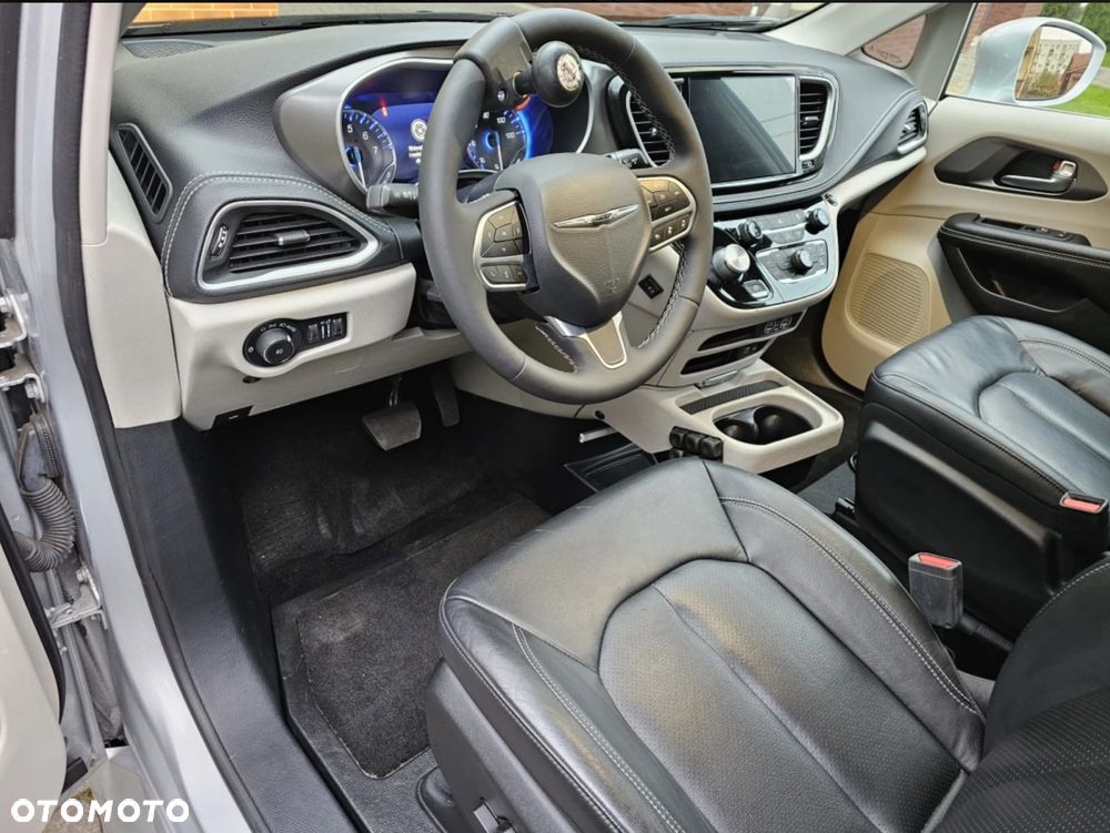 Chrysler Pacifica - 13