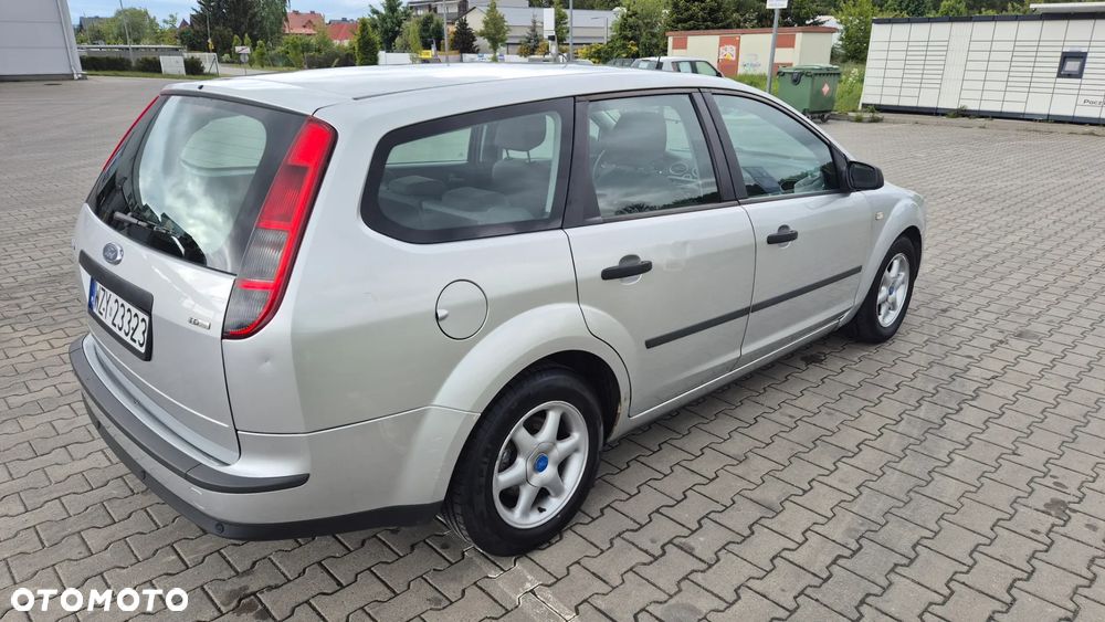 Ford Focus 1.6 TDCi DPF Ambiente - 4