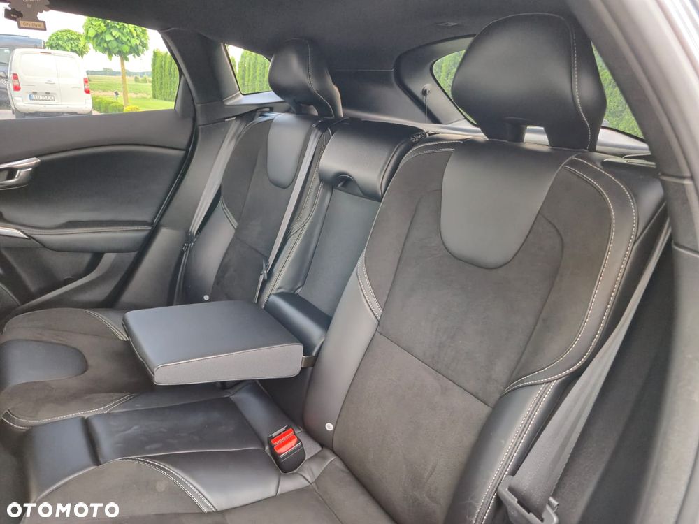 Volvo V40 D3 Drive-E R-Design Kinetic - 23