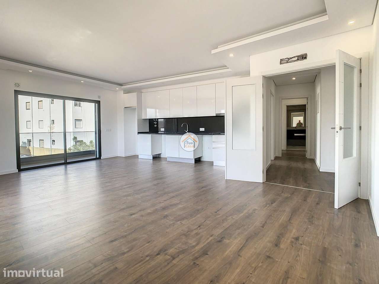 Fantastico apartamento T1 novo com piscina e garagem em Olhão - Grande imagem: 3/27