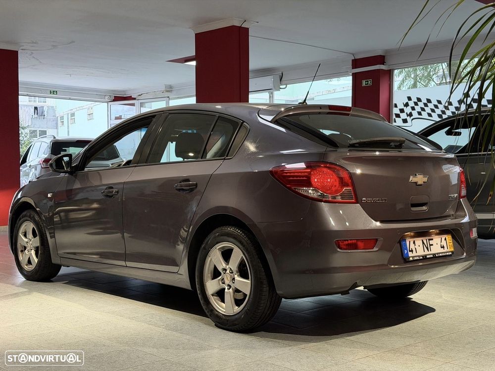 Chevrolet Cruze 1.6 LT - 4