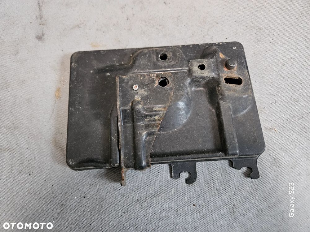 Obudowa podstawa akumulatora Daihatsu Cuore VII L276 1,0 b 51kW 70KM 2009r 1KR-FE - 2